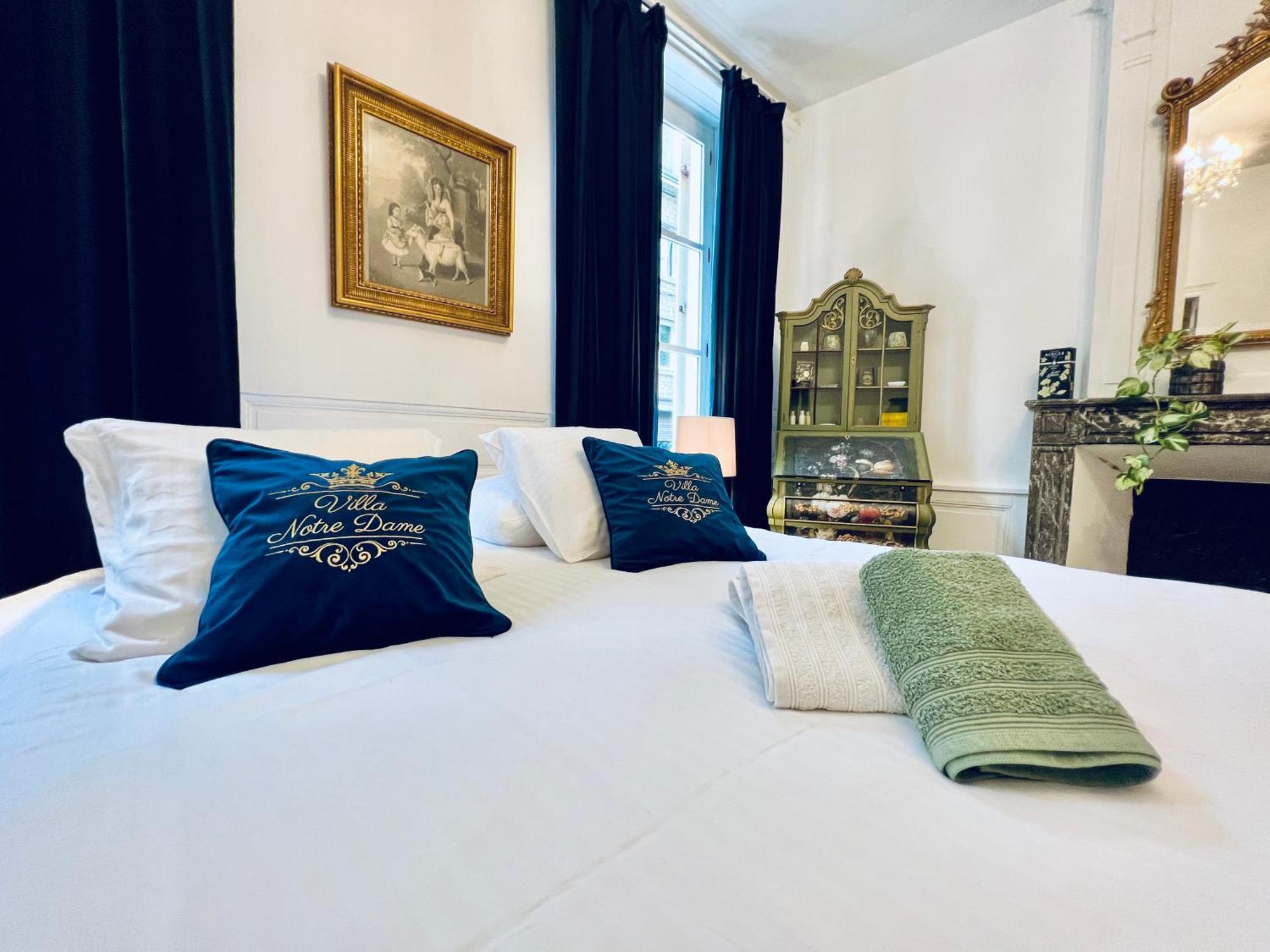 La Suite De Notre Dame Au Pied Du Chateau Fort Sedan Zewnętrze zdjęcie